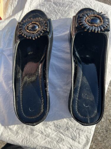 HELEN'S HEART BLACK PATENT with BEADED FLOWER Slide Wedge SANDALS SHOES ~SIZE 10 - Picture 1 of 4