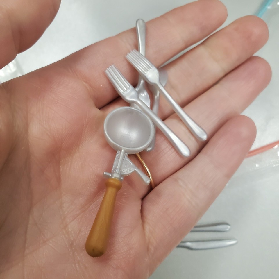 MS) LOL Surprise OMG House of Surprises Dollhouse Replacement Parts