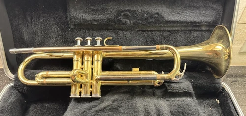 Yamaha YTR 2320 STUDENT / BEGINNER Trumpet w/ Mouthpiece & Hard Case
