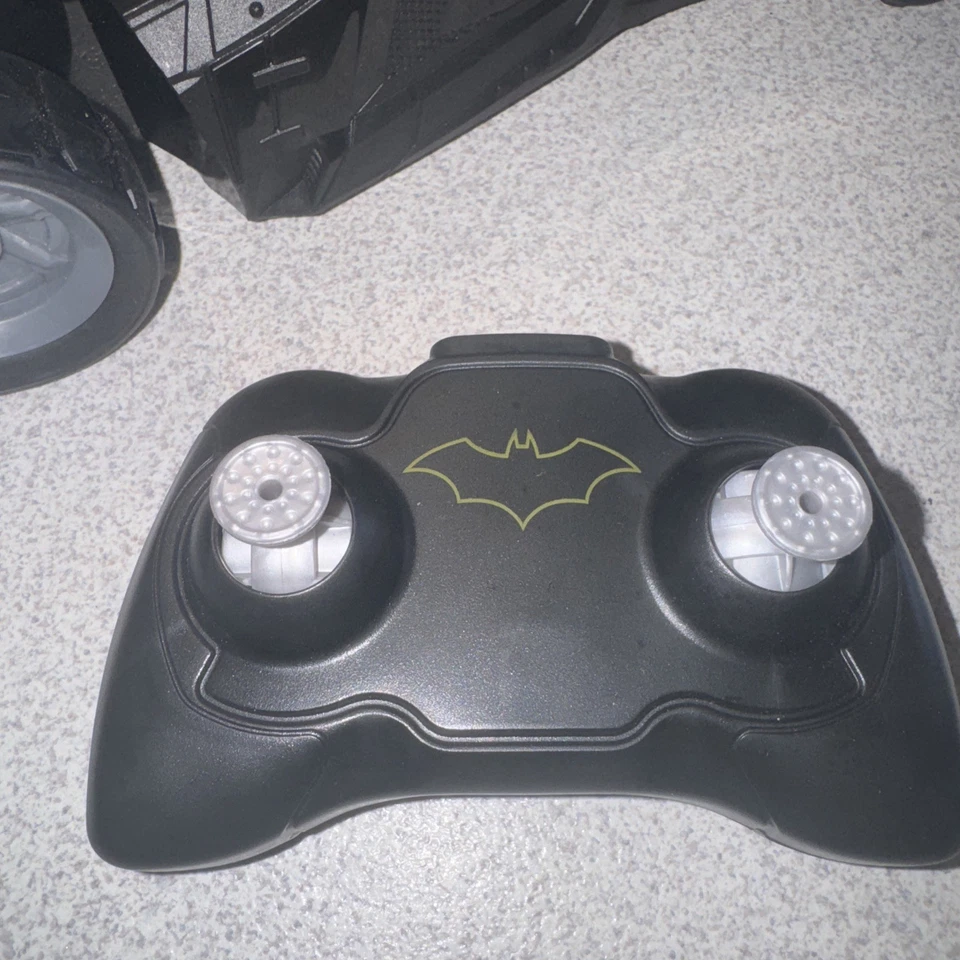 DC Comics 6065425 Batman Batmobile Remote Control Car - Image 3 of 4