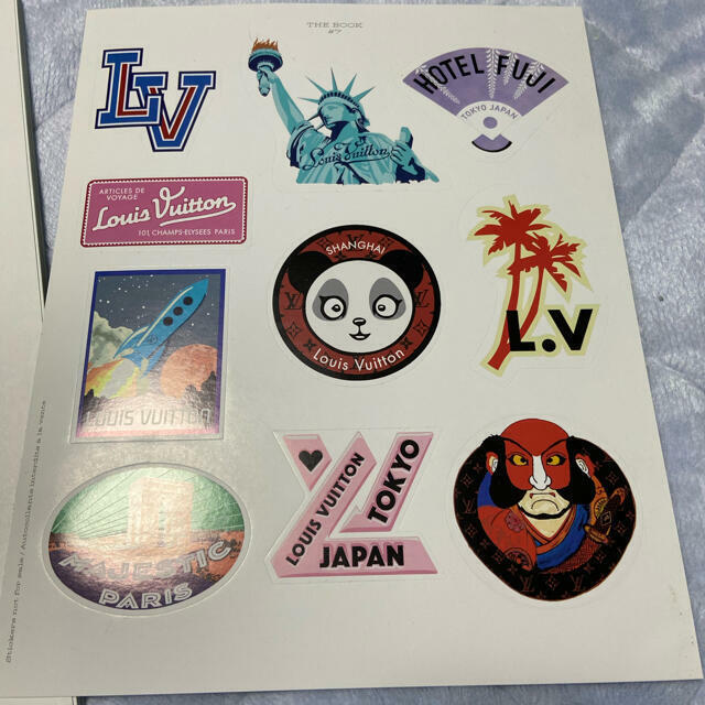 LOUIS VUITTON Catalog & Sticker Magazine Photo Book 2017 LOUIS VUITTON Catalog & Sticker Magazine Photo Book 2017