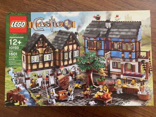 LEGO Castle: Medieval Market Village (10193) New Factory Sealed NIB Authentic - Afbeelding 1 van 2