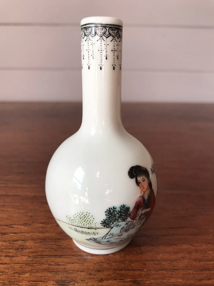 Vintage Small Chinese Porcelain Vase Signed To Base Chinese Characters On Back - image 4 of 4
