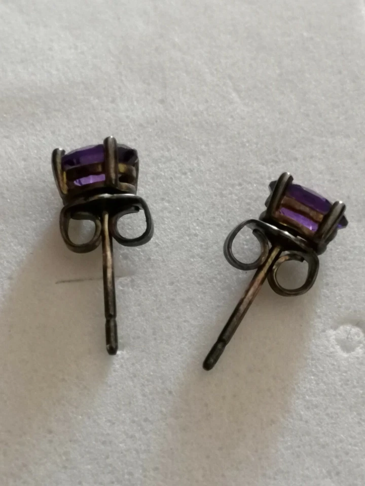 Orecchini vintage  da donna di piccole dimensioni  color argento con ametista - Immagine 3 di 4
