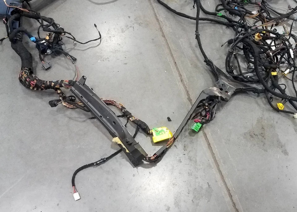 2007 Audi S4 B7 Chassis Wiring Harness #5275 M4 - Image 3 of 4