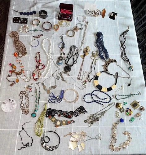 LARGE 6 - POUND LOT OF VINTAGE COSTUME JEWELRY