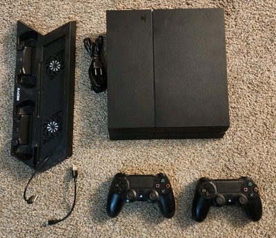 Sony PlayStation 4 PS4 CUH-1215A 500GB Console Bundle 2 OEM Controllers Dock