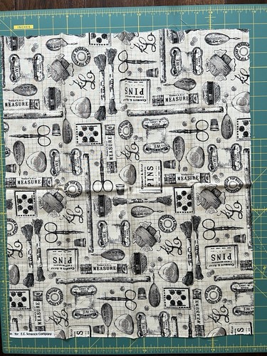 E.E. Schenck Company-Sewing Fabric Spools, Scissors, Buttons- 2 Fat Quarters VTG - Picture 2 of 3
