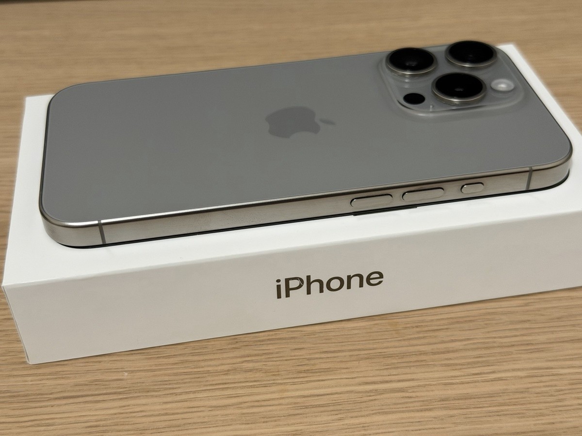 Apple iPhone 15 Pro 128 GB Natural Titanium Unlocked A2848