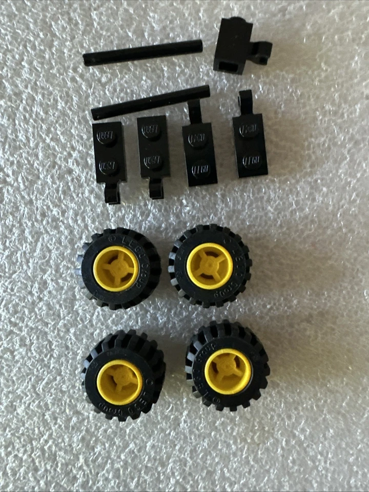 Lego 5882 Dino Ambush Attack Complete with Minifig + Manual - Image 4 of 4