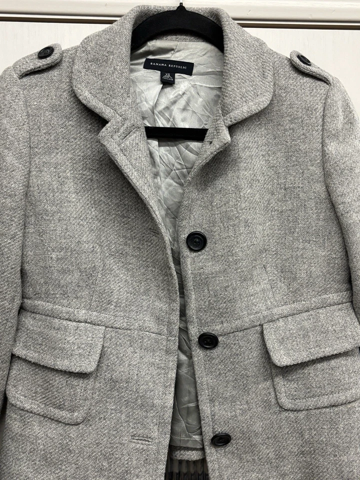 Chaqueta Chaquetón Recortada Banana Republic Gris Mezcla Lana - Talla XS Hecha en Tailandia Foto 2 de 4