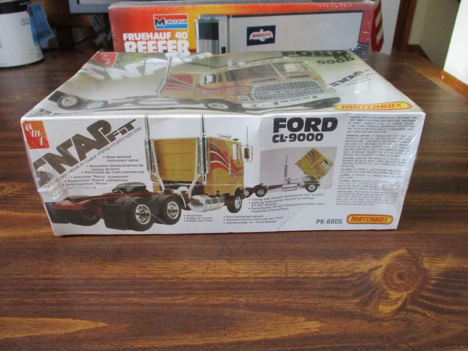 Vintage AMT/Matchbox Snap Tite Ford CL 9000 COE / Reefer Trailer Model kit - Image 3 of 4