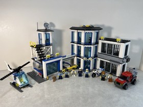 LEGO CITY: Police Station (60141)