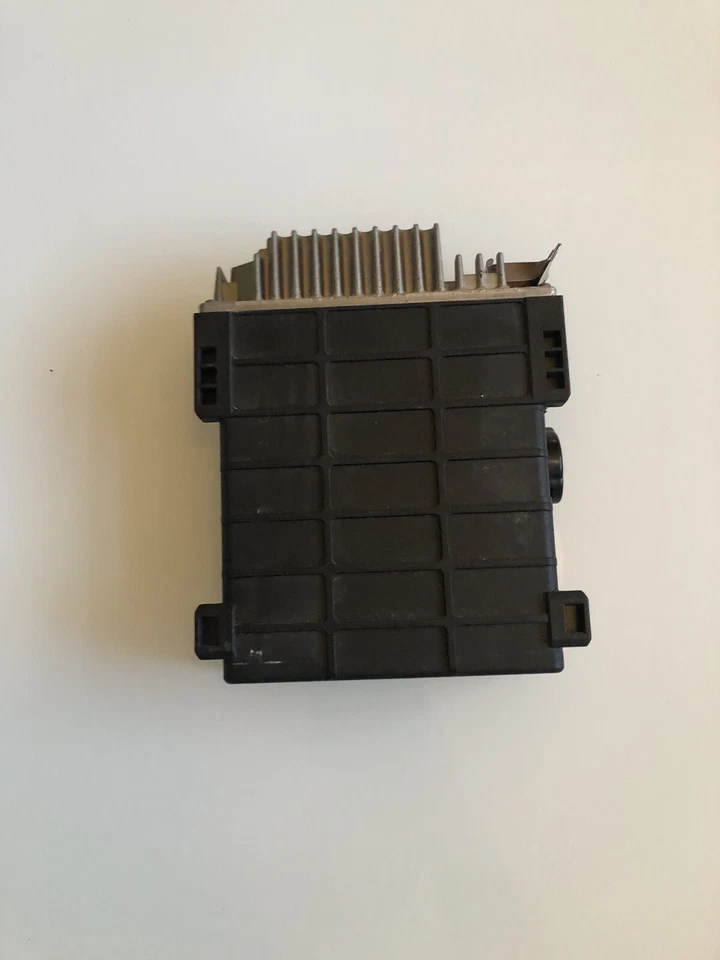 Mercedes Benz W124 E300D 2.5 Turbo ECU usado Foto 3 de 4