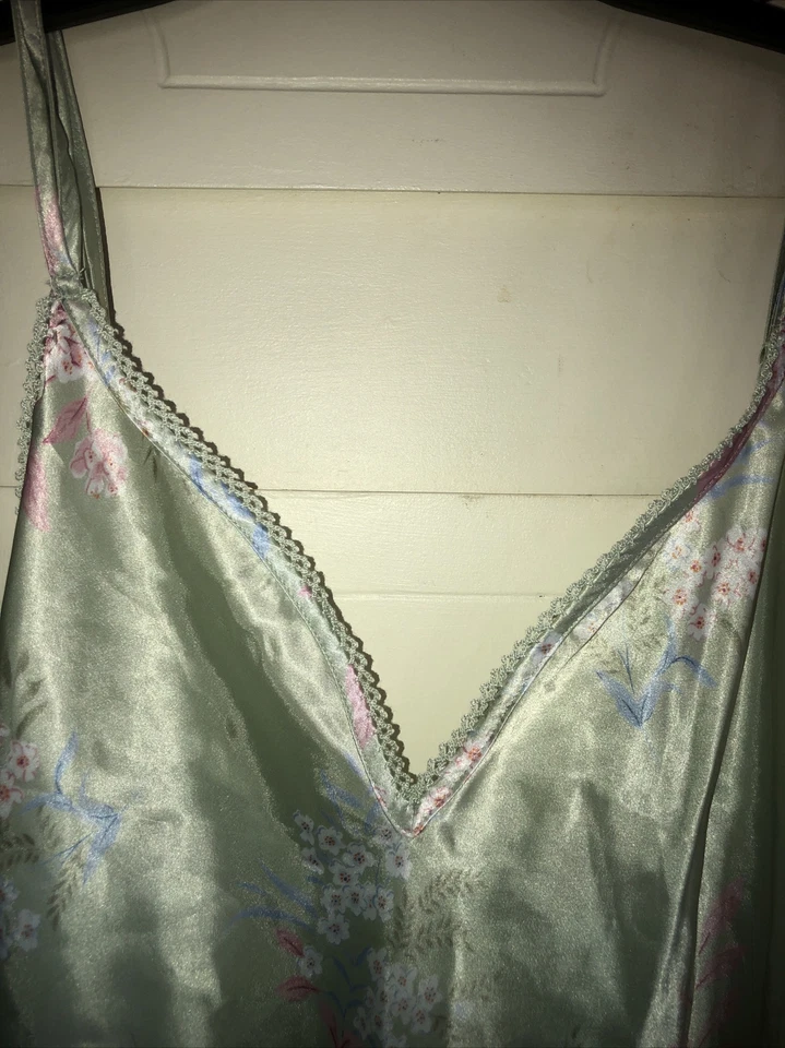 Camisón floral verde Morgan Taylor Intimates talla L usado en excelente estado Foto 2 de 4