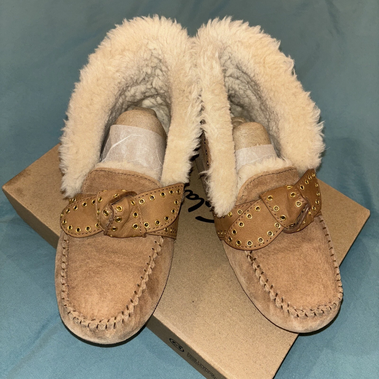 Stivali pantofole da donna corti UGG RARI cravatta borchie castagno taglia 8