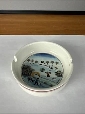 Vintage Villeroy & Boch Porcelain Naif Christmas 2 Port 4 1/4” Round Ashtray