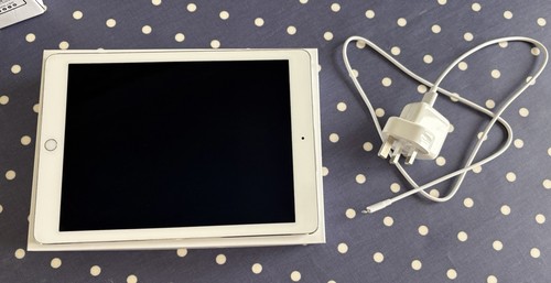 Apple iPad Air 2 2014 32GB Silver Model A1566 WiFi Only - Picture 5 of 8