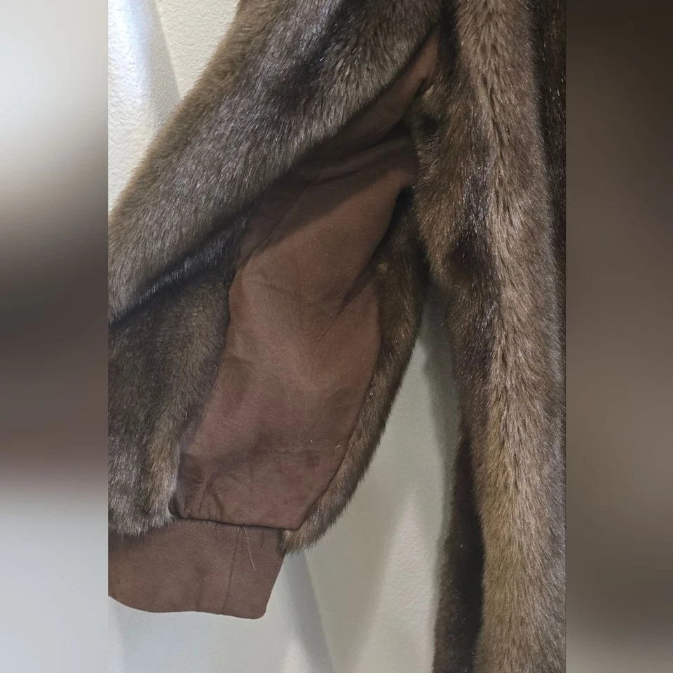 Abrigo de piel sintética marrón lujoso vintage Lilli Ann con gamuza como detalles talla grande Foto 3 de 4