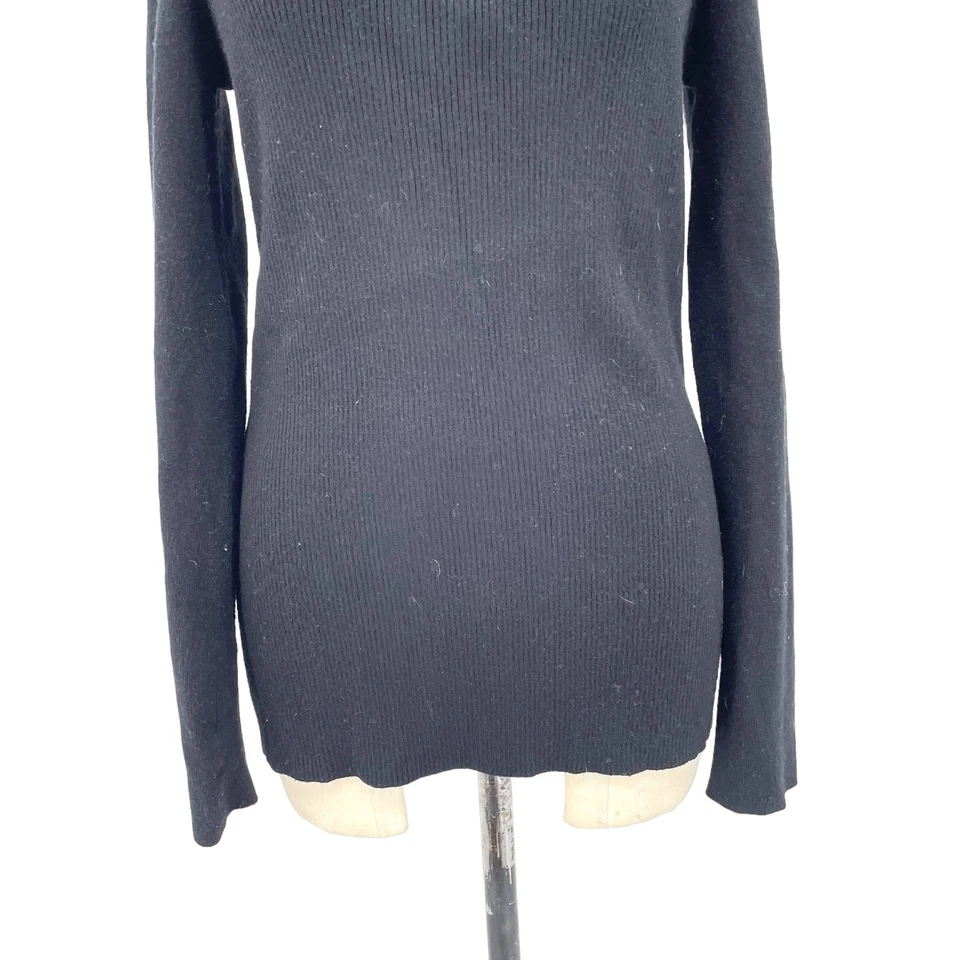 Suéter Acanalado Manga Larga Negro Escote Recortado Torn by Ronny Kobo Talla Grande Foto 3 de 4