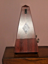 Mechanical Analogue Metronome Wood Effect Pyramid Shape