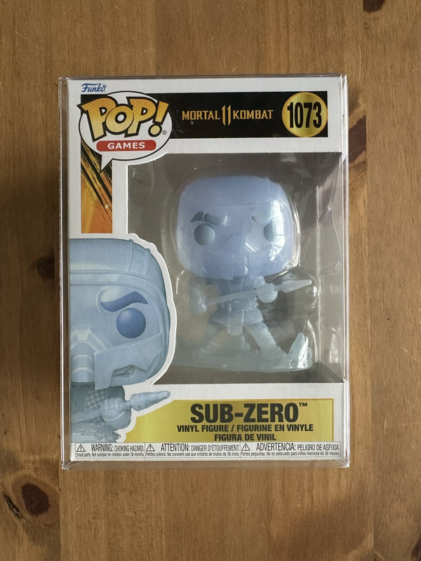 Funko Pop! Games - Mortal Kombat 11 - Fatality Sub-Zero #1073 + Pop Protector