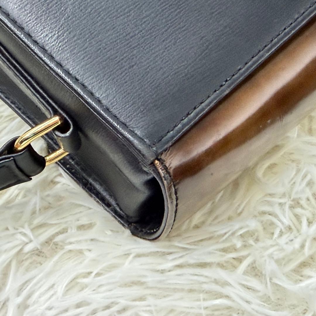 Valentino Garavani Bicolor Leather Shoulder Bag Gold Hardware Vintage Japan thumbnail 16