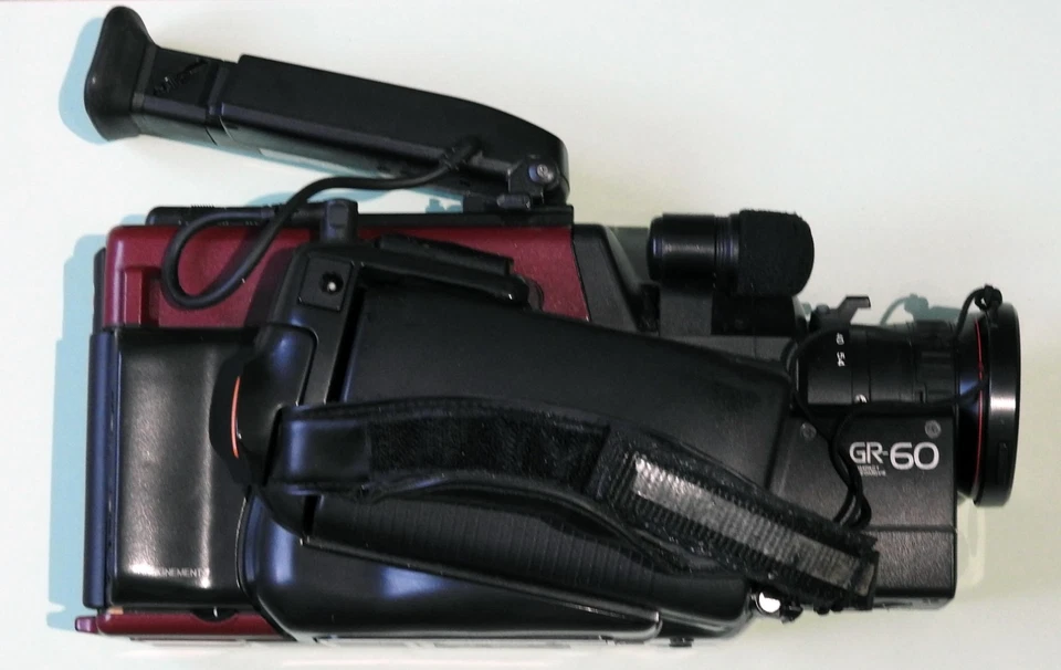 CAMESCOPE JVC GR-60 VHS-C + VALISE ET SACOCHE + 2 BATTERIES 1989 - Photo 2/4