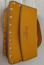 Nannini borsa a tracolla donna in pelle gialla borchiata con chiusura a scatto