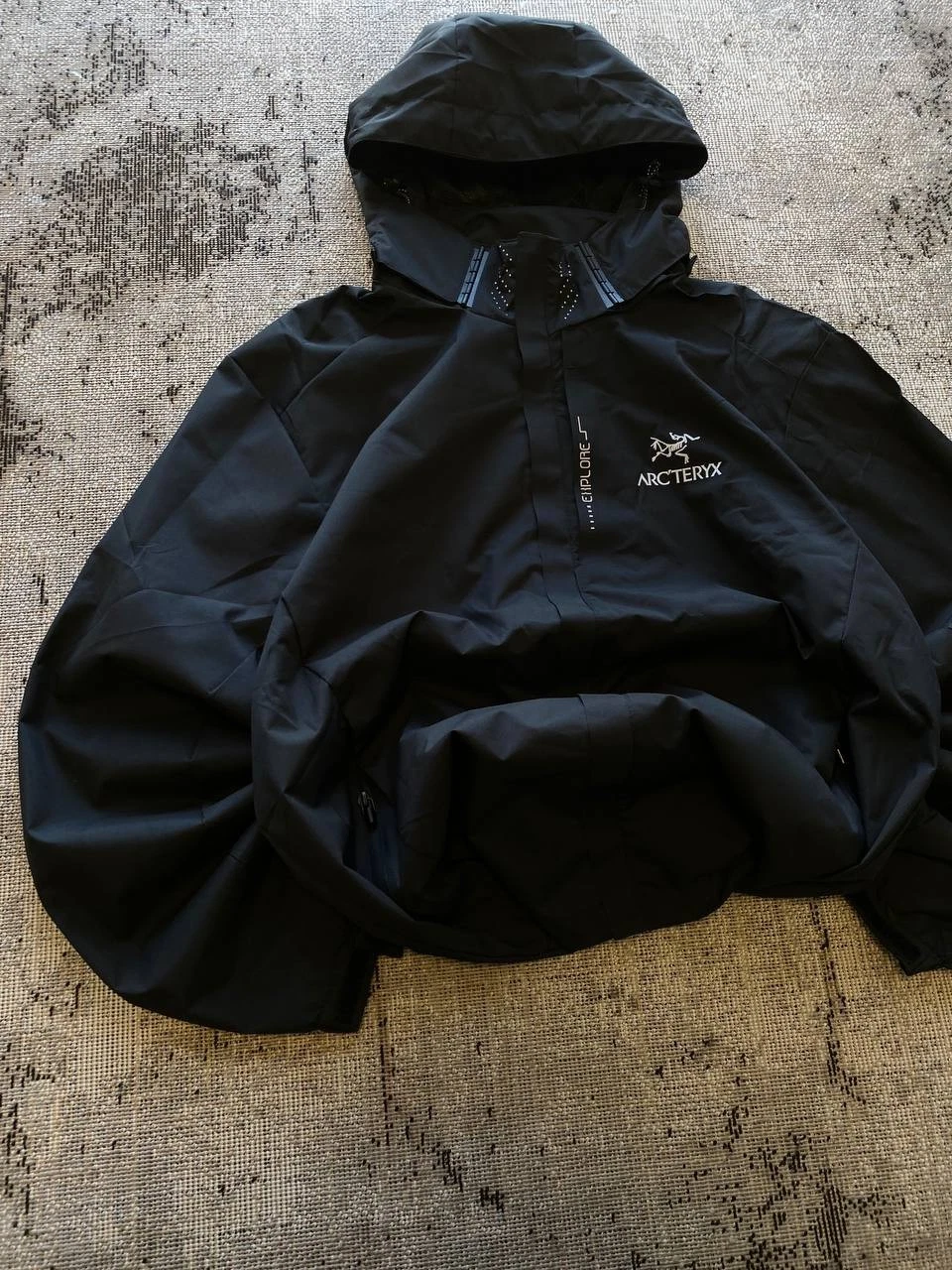 Arcteryx  Black Mens Windbreaker Jacket size Medium image 2