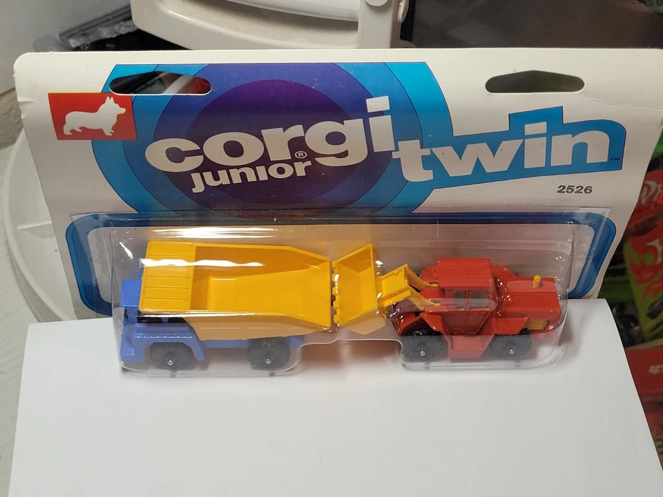 Vintage 1976 Corgi Juniors Twin Pack No 2526 Dump Truck & Loader Carded New! - Image 2 of 4