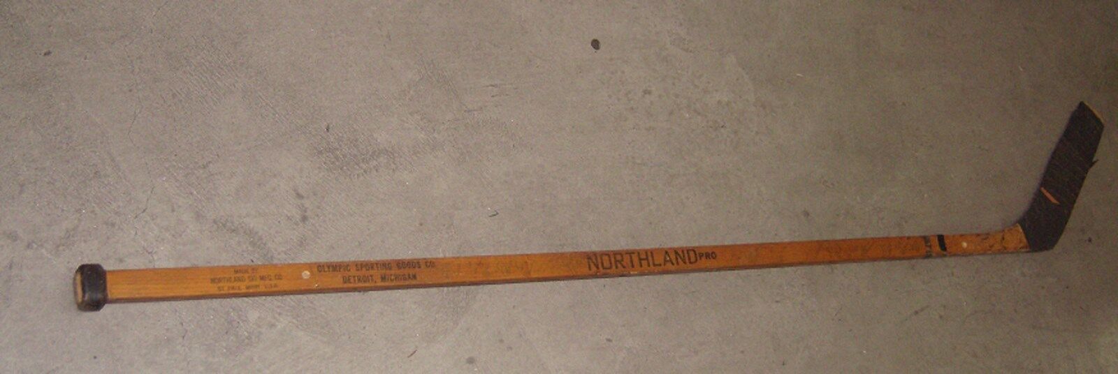 DETROIT RED WINGS Norm Ullman game-used Northland Pro stick team