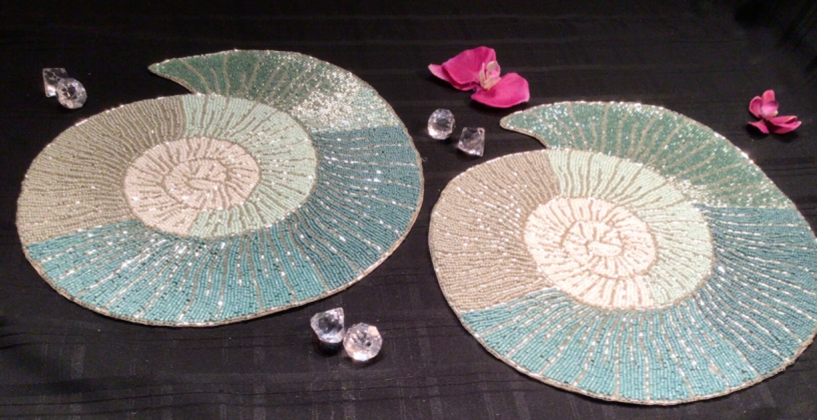 COASTAL COLLECTION Beaded Placemats 2 PC Set Nautilus shell Table