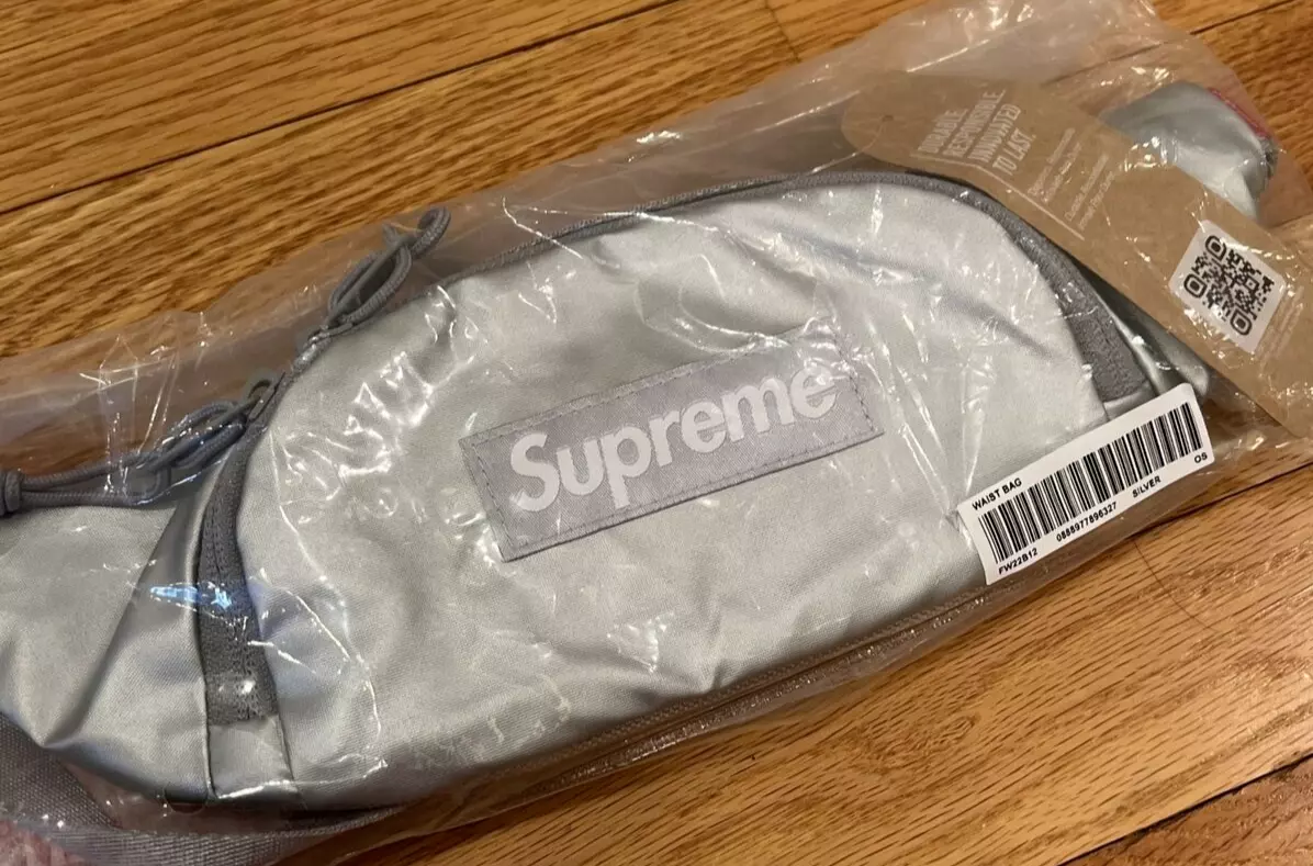 NWT SUPREME SMALL WAIST BAG SILVER FW22 SOLD OUT