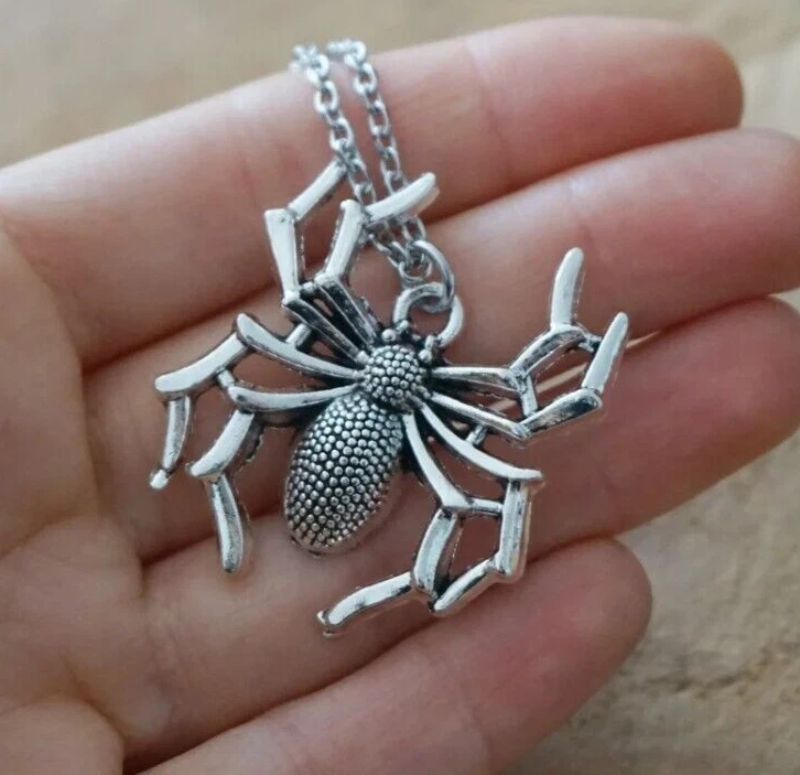 HERMÈS Collana Ciondolo Acciaio Inox Ragno Argento Vedova Nera Gotica Halloween