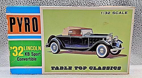 1/32 SCALE PYRO 1932 LINCOLN KB SPORT CONVERTIBLE CAR PLASTIC MODEL KIT