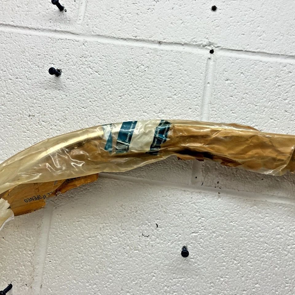 Nuevo OEM GM LH rueda trasera pozo embellecedor 9631698 1975-81 Chevrolet Monza (SR31) Foto 3 de 4