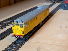Hornby R3044 Class31 31233 Diesel Electric Locomotive DCC Ready Network Rail