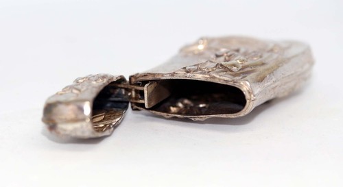 GORGEOUS ART NOUVEAU SILVER METAL VESTA CASE MATCH SAFE STAMPED G SILVER c.1900 - Picture 9 of 15