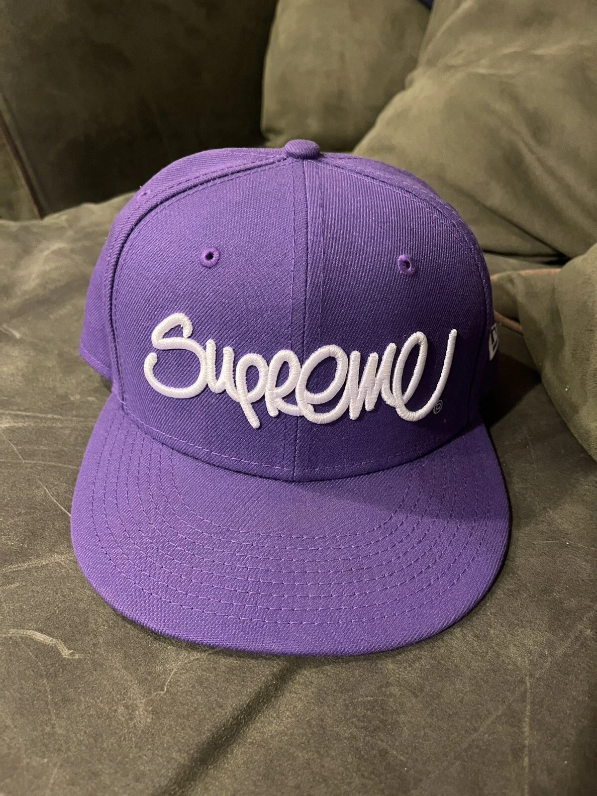 Casquette Supreme Taille 7 1/8 Mar 22 Logo Broderie Violet G2703132022 Occasion Occasion