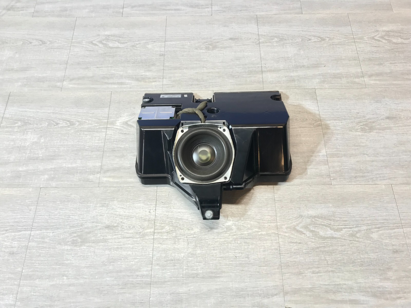 2003-2008 Maserati Quattroporte M139 Front Subwoofer BOSE Bass Box Speaker OEM
