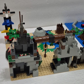 LEGO Western Indians: Boulder Cliff Canyon (6748) + Chief's Tepee (6746)  READ