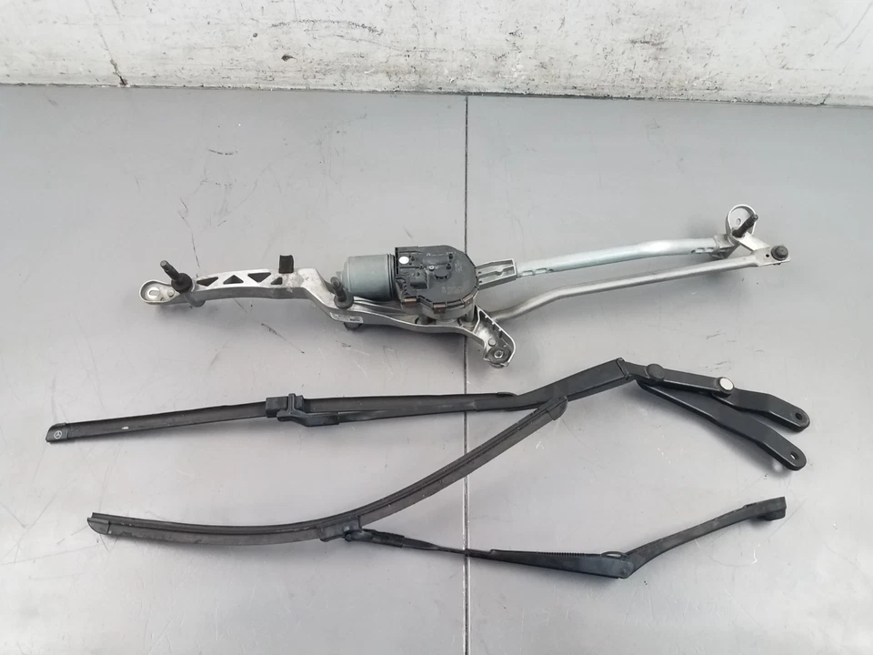2011 Mercedes Benz AMG E 63 Windshield Wiper Motor / Arms #8509 H5 - Image 2 of 4