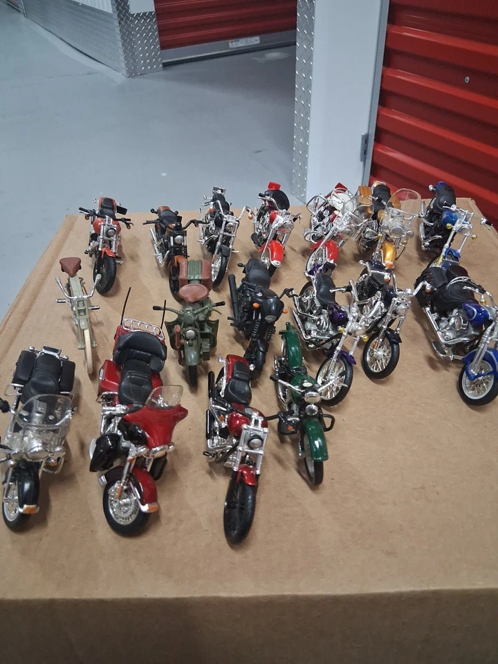 Lot of 17 Maisto Harley-Davidson 1:18 Scale Die‐Cast Motorcycles – Mixed Models, - Image 2 of 4