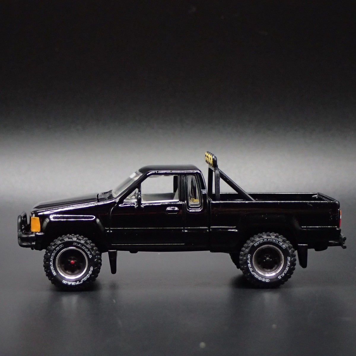 1985 85 TOYOTA SR5 PICKUP TRUCK BACK TO THE FUTURE 1/64 SCALE