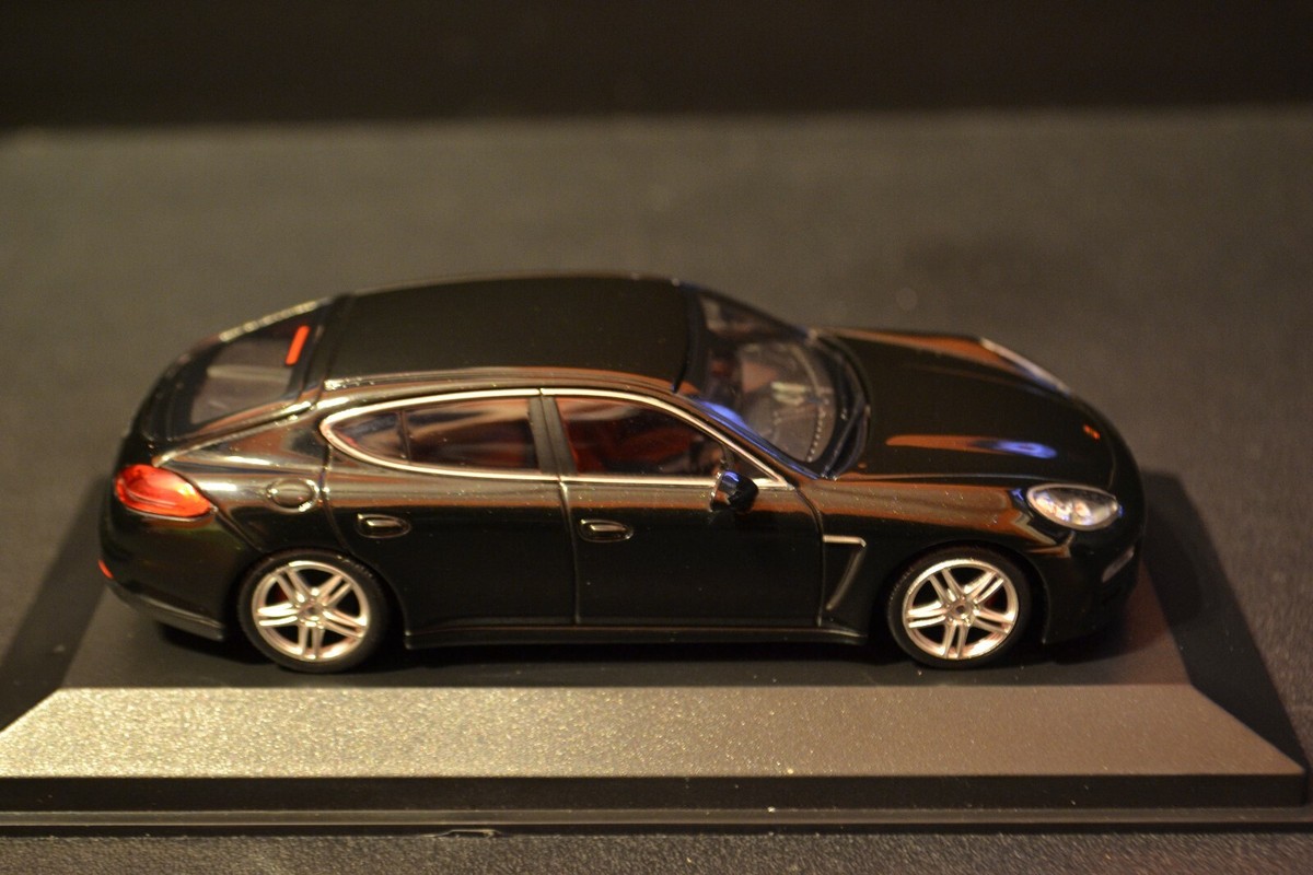 Porsche Panamera (970) Turbo 2013 Minichamps Dealer Edition in