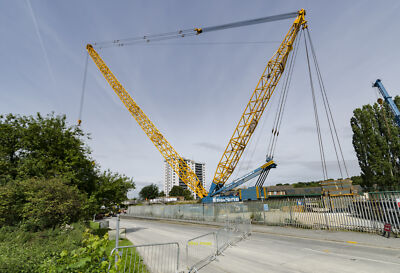 Foto 12x8 Riesenkran Ein riesiger Liebherr 1200 Tonnen Tragkraft Mobilkran WI C2017