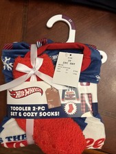 New Hot Wheels Toddler Boy's 2pc Pajama Set with cozy socks Size 3T