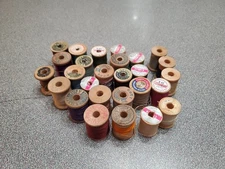 27 VINTAGE WOODEN SPOOLS SEWING THREAD MIXED COLORS SIZES TYPES