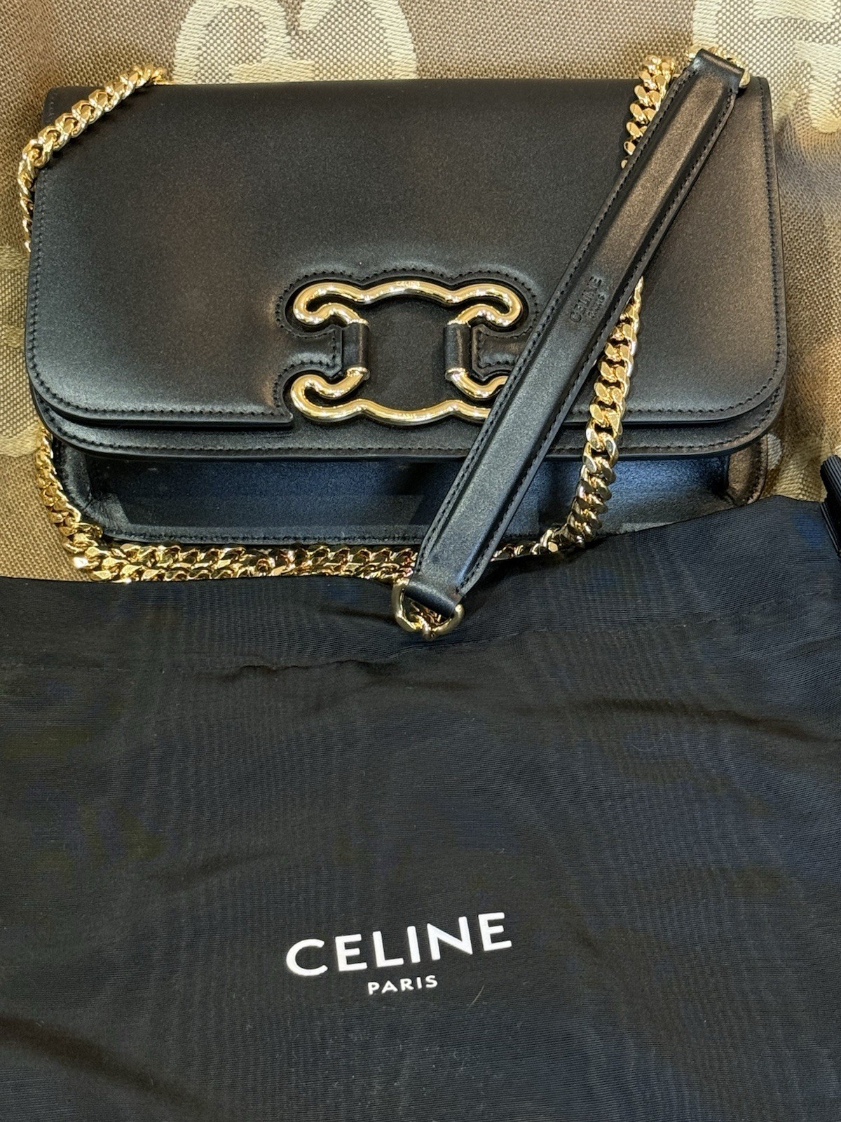 CELINE TRIOMPHE FRAME BLACK LEATHER SHOULDER BAG MEDIUM £2999 # B1 image 5